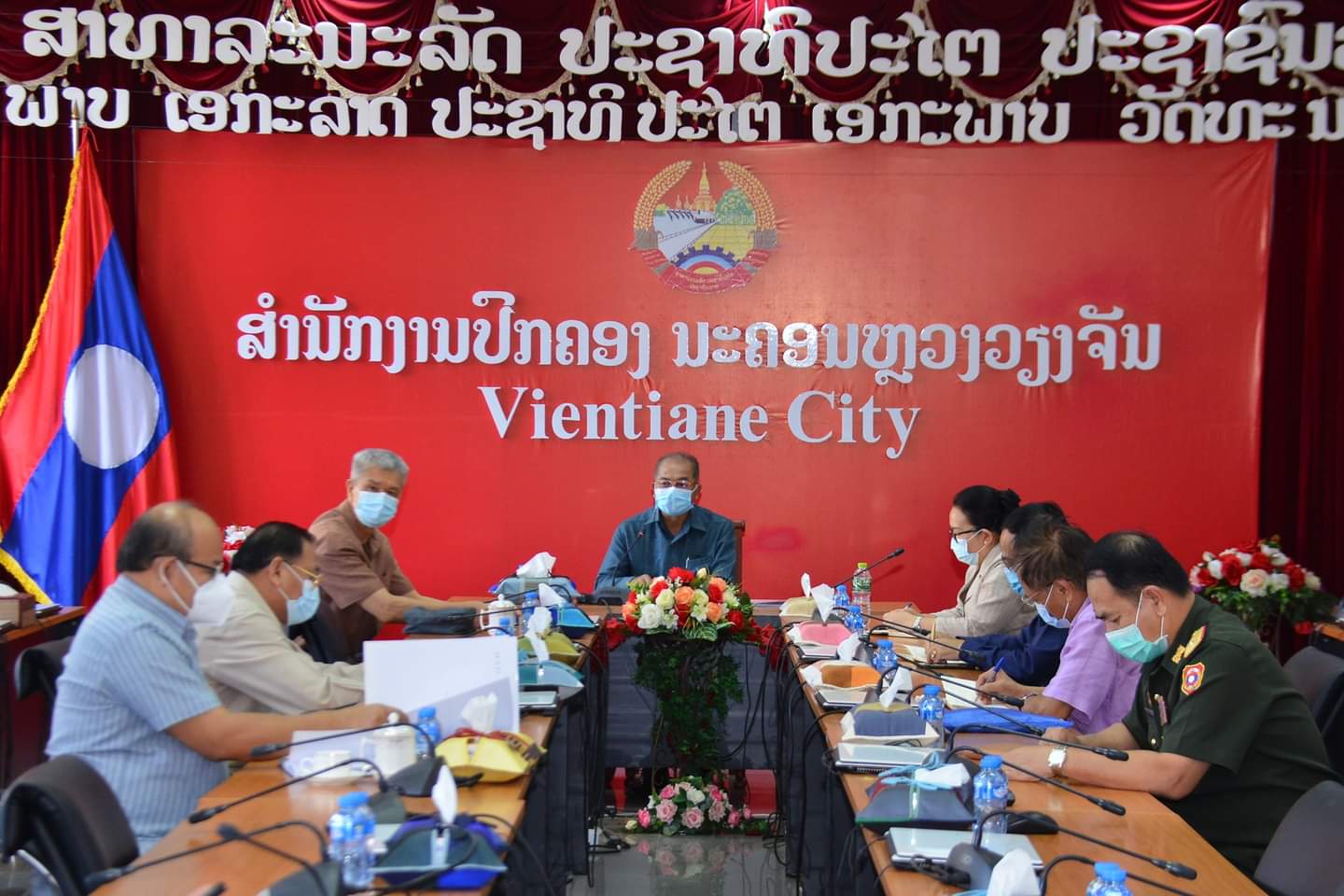ຄະນະສະເພາະກິດຂັ້ນສູນກາງ ແລະ ນະຄອນຫຼວງວຽງຈັນ ປຶກສາຫາລືການແກ້ໄຂບັນຫາ ໂຄວິດ-19